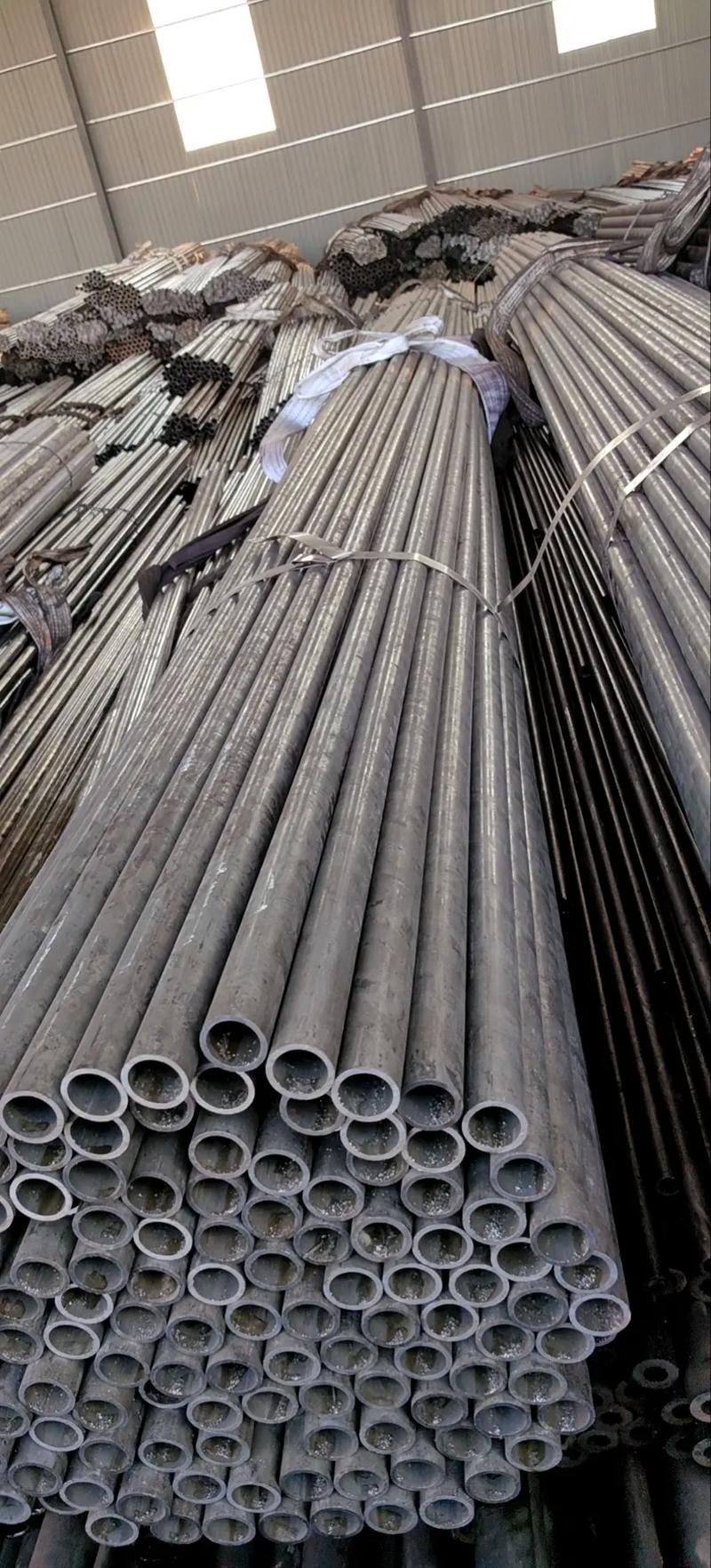 任丘市西環(huán)五金鋼材市場(chǎng),勝?gòu)?qiáng)無(wú)縫鋼管.大型激光切割加工,大型